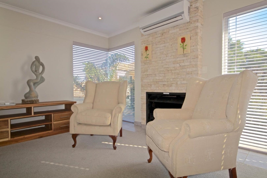 To Let 5 Bedroom Property for Rent in Sunset Beach Western Cape
